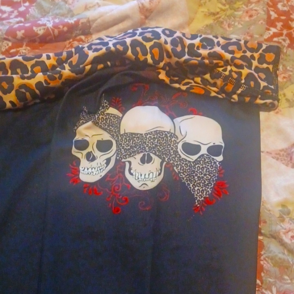 Skull legging and sweat shirt
